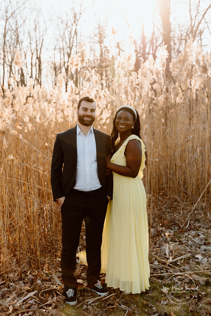 Romantic engagement photos. Wood engagement photos. Mixed couple engagement photos. Biracial couple engagement photos. Séance photo au parc Michel-Chartrand à Longueuil. Photographe de fiançailles à Montréal. Montreal engagement photographer.