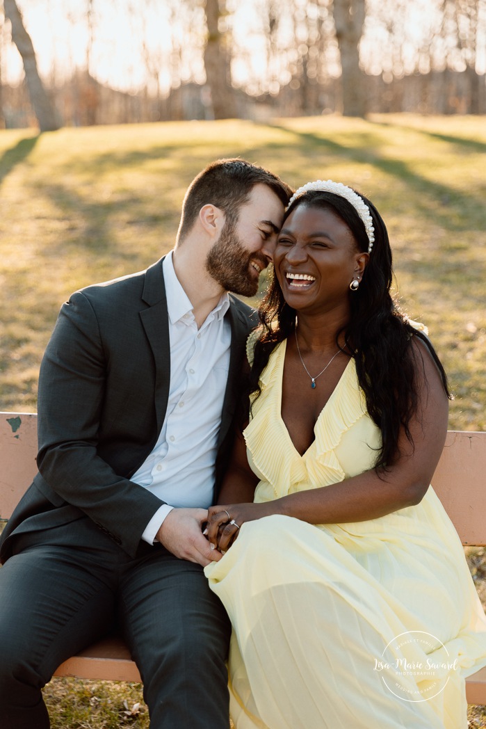 Romantic engagement photos. Wood engagement photos. Mixed couple engagement photos. Biracial couple engagement photos. Séance photo au parc Michel-Chartrand à Longueuil. Photographe de fiançailles à Montréal. Montreal engagement photographer.