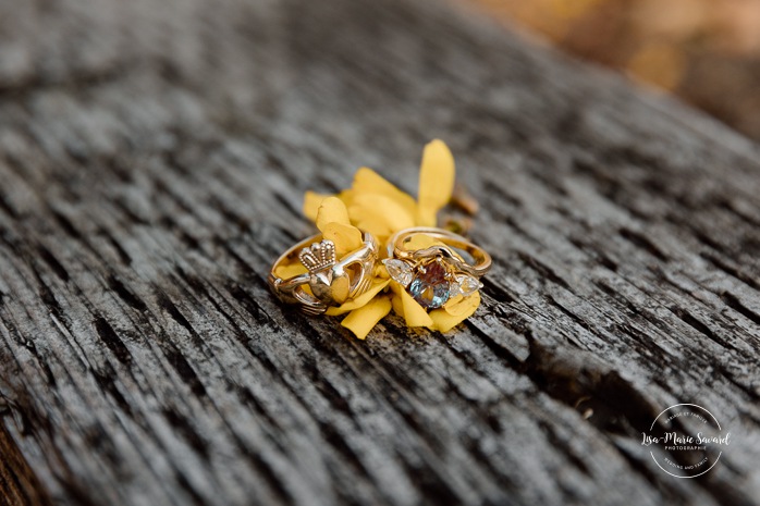 Spring wedding photos. Romantic wedding photos. Mariage au Pavillon de la Jamaïque à Montréal. Photographe de mariage à Montréal. Jardin des Floralies. Jamaica Pavilion wedding. Montreal wedding photographer. Floralies Gardens.