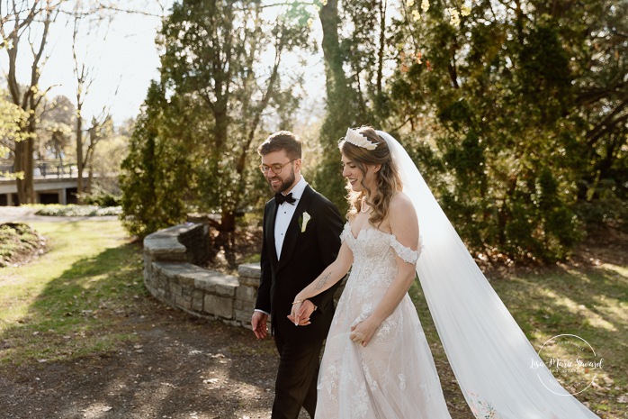 Spring wedding photos. Romantic wedding photos. Mariage au Pavillon de la Jamaïque à Montréal. Photographe de mariage à Montréal. Jardin des Floralies. Jamaica Pavilion wedding. Montreal wedding photographer. Floralies Gardens.