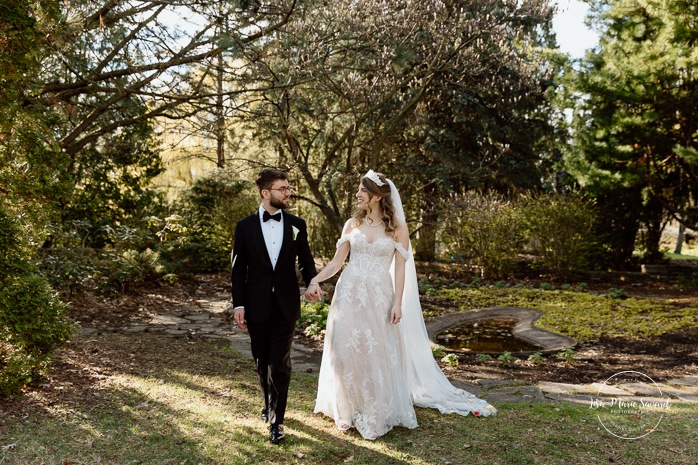 Spring wedding photos. Romantic wedding photos. Mariage au Pavillon de la Jamaïque à Montréal. Photographe de mariage à Montréal. Jardin des Floralies. Jamaica Pavilion wedding. Montreal wedding photographer. Floralies Gardens.