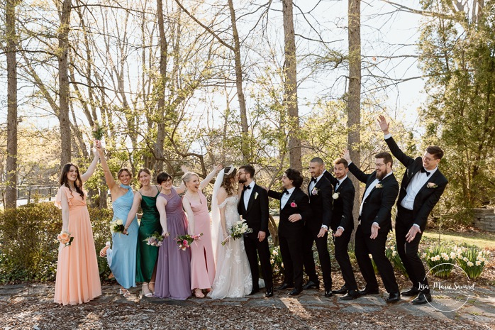Spring wedding photos. Outdoor family wedding photos. Mariage au Pavillon de la Jamaïque à Montréal. Photographe de mariage à Montréal. Jamaica Pavilion wedding. Montreal wedding photographer.
