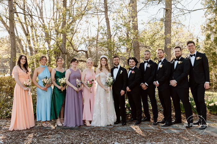 Spring wedding photos. Outdoor family wedding photos. Mariage au Pavillon de la Jamaïque à Montréal. Photographe de mariage à Montréal. Jamaica Pavilion wedding. Montreal wedding photographer.