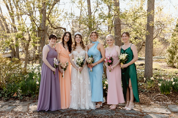 Spring wedding photos. Outdoor family wedding photos. Mariage au Pavillon de la Jamaïque à Montréal. Photographe de mariage à Montréal. Jamaica Pavilion wedding. Montreal wedding photographer.