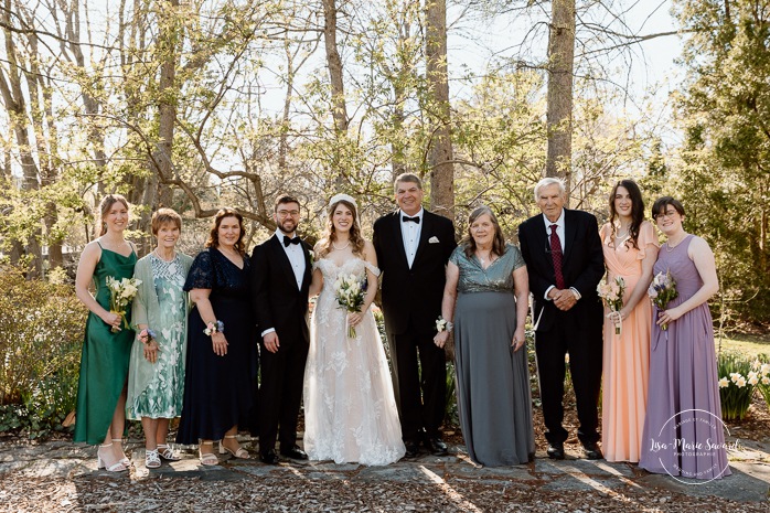 Spring wedding photos. Outdoor family wedding photos. Mariage au Pavillon de la Jamaïque à Montréal. Photographe de mariage à Montréal. Jamaica Pavilion wedding. Montreal wedding photographer.