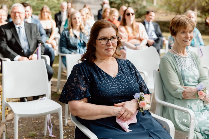 Outdoor wedding ceremony. Weeping willow wedding photos. Mariage au Pavillon de la Jamaïque à Montréal. Photographe de mariage à Montréal. Jamaica Pavilion wedding. Montreal wedding photographer.