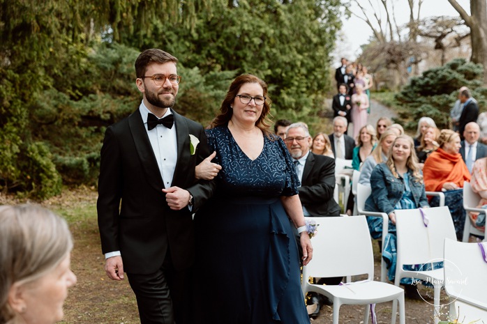 Outdoor wedding ceremony. Mariage au Pavillon de la Jamaïque à Montréal. Photographe de mariage à Montréal. Jamaica Pavilion wedding. Montreal wedding photographer.