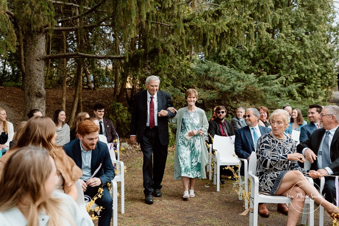 Outdoor wedding ceremony. Mariage au Pavillon de la Jamaïque à Montréal. Photographe de mariage à Montréal. Jamaica Pavilion wedding. Montreal wedding photographer.