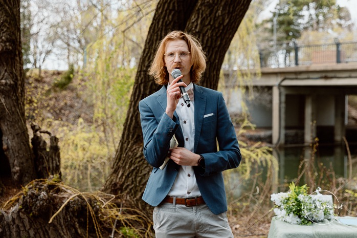 Outdoor wedding ceremony. Mariage au Pavillon de la Jamaïque à Montréal. Photographe de mariage à Montréal. Jamaica Pavilion wedding. Montreal wedding photographer.