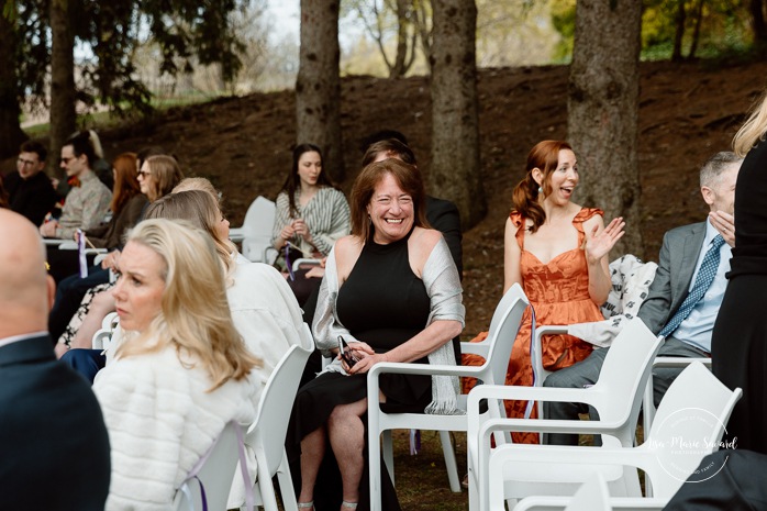 Outdoor wedding ceremony. Mariage au Pavillon de la Jamaïque à Montréal. Photographe de mariage à Montréal. Jamaica Pavilion wedding. Montreal wedding photographer.