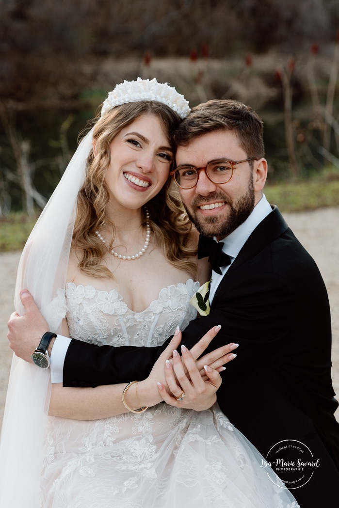 Spring wedding photos. Romantic wedding photos. Mariage au Pavillon de la Jamaïque à Montréal. Photographe de mariage à Montréal. Jardin des Floralies. Jamaica Pavilion wedding. Montreal wedding photographer. Floralies Gardens.
