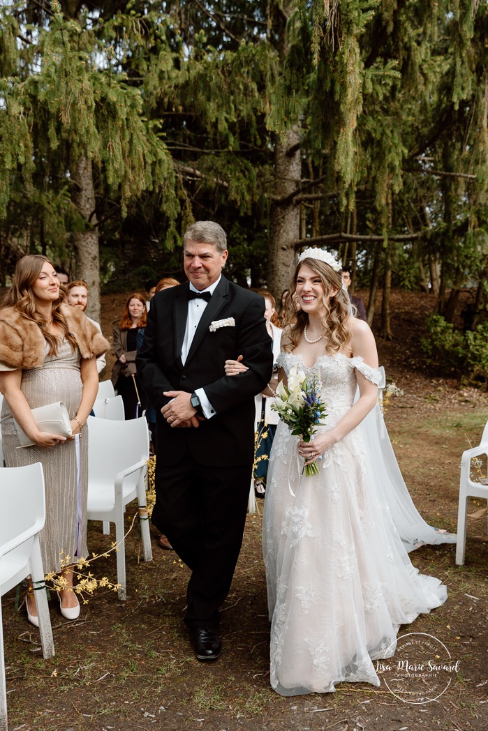 Outdoor wedding ceremony. Mariage au Pavillon de la Jamaïque à Montréal. Photographe de mariage à Montréal. Jamaica Pavilion wedding. Montreal wedding photographer.