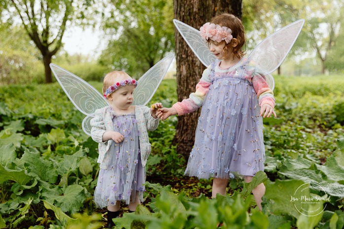 Mommy and me photos. Woodland fairies family photo ideas. Spring family photos. Mini séances familiales. Photographe de famille à Montréal. Montreal family photographer.