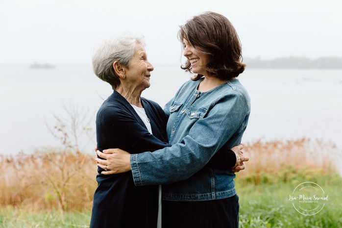 Extended family photos. Four generations family photos. Spring family photos. Mini séances familiales. Photographe de famille à Montréal. Montreal family photographer.