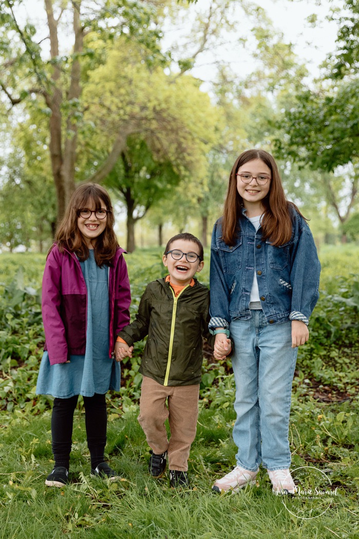 Overcast day family photos. Spring family photos. Mini séances familiales. Photographe de famille à Montréal. Montreal family photographer.