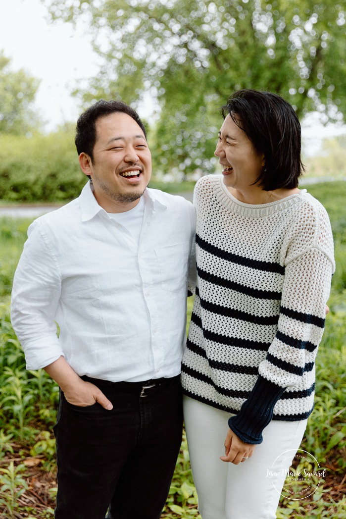 Asian family photos. Overcast day family photos. Spring family photos. Mini séances familiales. Photographe de famille à Montréal. Montreal family photographer.