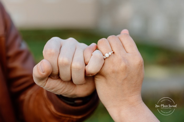 Urban engagement photos. Interracial couple photos. Séance fiançailles dans le Vieux-Québec. Photographe de mariage ville de Québec. Jardin Petit séminaire de Québec. Quebec City photographer. Old Quebec engagement photos.