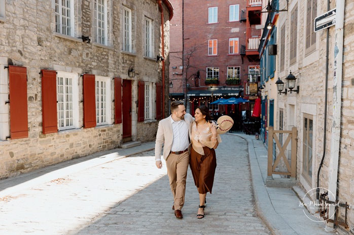 Urban engagement photos. Interracial couple photos. Séance fiançailles dans le Vieux-Québec. Photographe de mariage ville de Québec. Quebec City photographer. Old Quebec engagement photos.