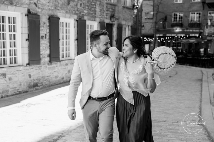 Urban engagement photos. Interracial couple photos. Séance fiançailles dans le Vieux-Québec. Photographe de mariage ville de Québec. Quebec City photographer. Old Quebec engagement photos.