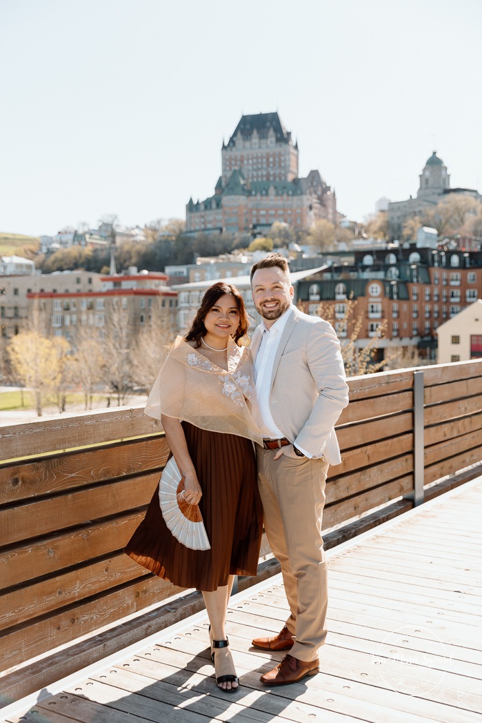 Urban engagement photos. Interracial couple photos. Séance fiançailles dans le Vieux-Québec. Photographe de mariage ville de Québec. Place des Canotiers. Quebec City photographer. Old Quebec engagement photos.
