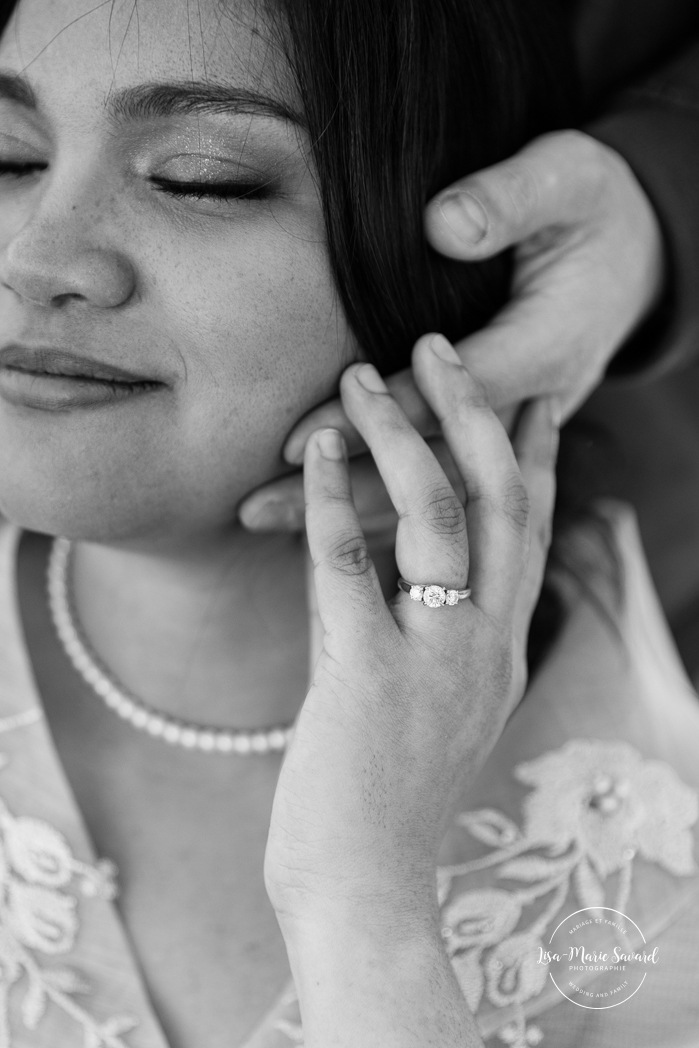 Urban engagement photos. Interracial couple photos. Séance fiançailles dans le Vieux-Québec. Photographe de mariage ville de Québec. Château Frontenac. Parc Montmorency. Quebec City photographer. Old Quebec engagement photos.