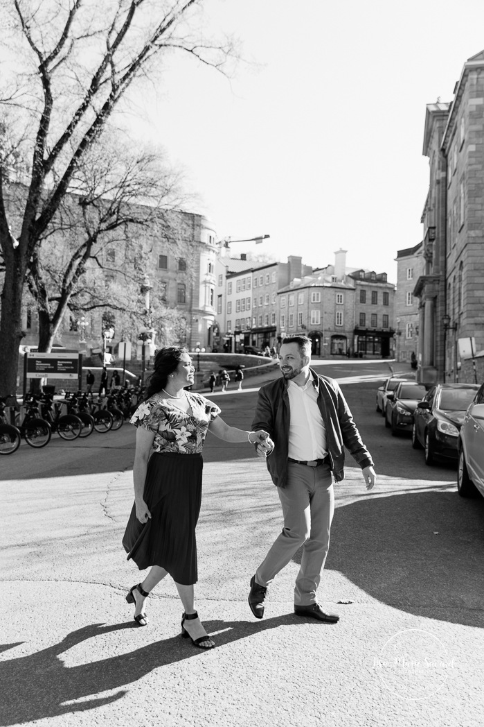Urban engagement photos. Interracial couple photos. Séance fiançailles dans le Vieux-Québec. Photographe de mariage ville de Québec. Quebec City photographer. Old Quebec engagement photos.