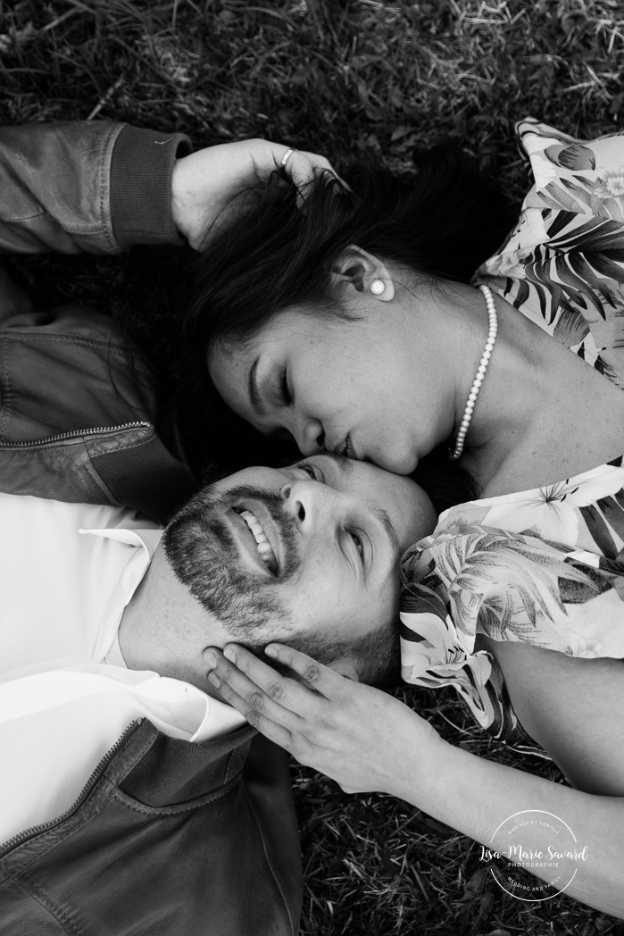 Urban engagement photos. Interracial couple photos. Séance fiançailles dans le Vieux-Québec. Photographe de mariage ville de Québec. Jardin Petit séminaire de Québec. Quebec City photographer. Old Quebec engagement photos.