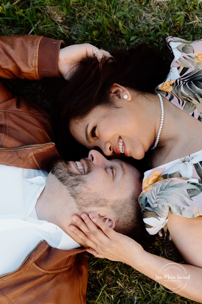 Urban engagement photos. Interracial couple photos. Séance fiançailles dans le Vieux-Québec. Photographe de mariage ville de Québec. Jardin Petit séminaire de Québec. Quebec City photographer. Old Quebec engagement photos.