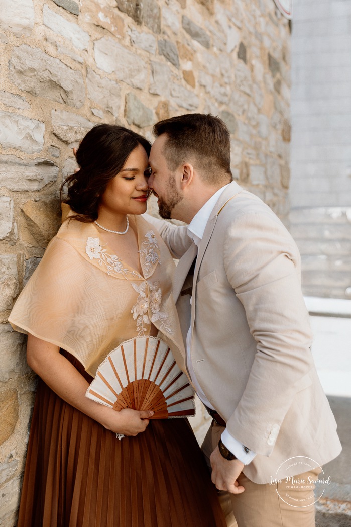 Urban engagement photos. Interracial couple photos. Séance fiançailles dans le Vieux-Québec. Photographe de mariage ville de Québec. Quebec City photographer. Old Quebec engagement photos.