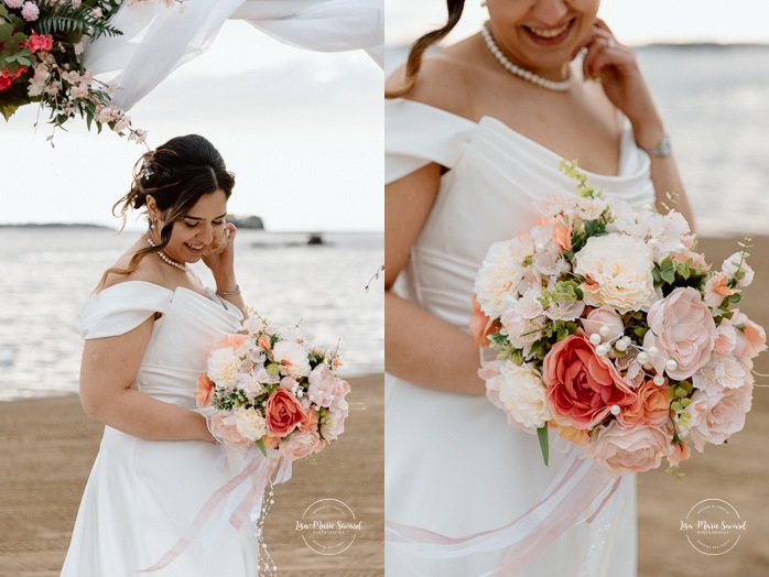 Beach wedding photos. Wedding photos on foggy beach. Mariage à l'Auberge des Îles au Lac-Saint-Jean. Photographe de mariage au Saguenay-Lac-Saint-Jean.