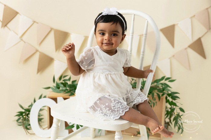 Minimalist Smash the Cake photos. Natural Smash the Cake setup. Organic Smash the Cake photos. Séance Cake Smash à Montréal. Montreal Cake Smash session. Photographe Smash the Cake à Montréal. Montreal Smash the Cake photographer.