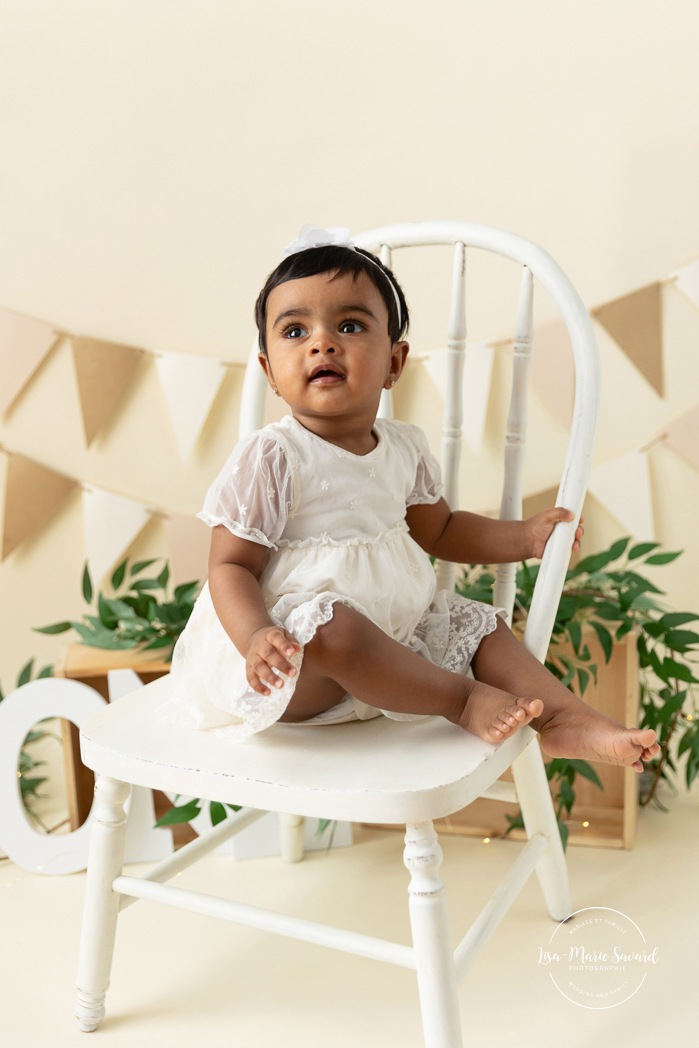 Minimalist Smash the Cake photos. Natural Smash the Cake setup. Organic Smash the Cake photos. Séance Cake Smash à Montréal. Montreal Cake Smash session. Photographe Smash the Cake à Montréal. Montreal Smash the Cake photographer.