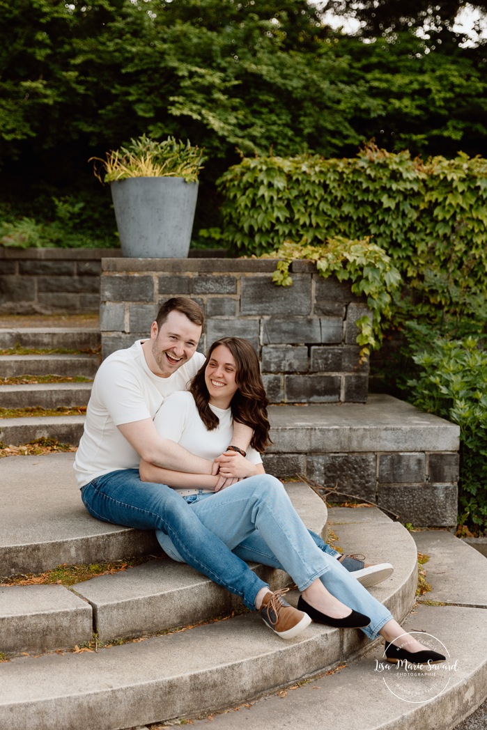 Botanical garden engagement photos. Botanical garden couple photos. Séance photo au Jardin botanique de Montréal. Photographe de fiançailles à Montréal. Montreal Botanical Garden photoshoot. Montreal engagement photographer.