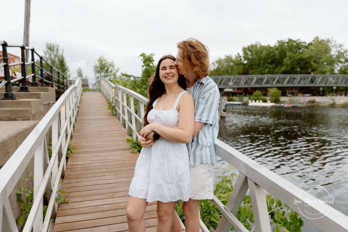 Urban engagement photos. Canal engagement photos. Séance photo de fiançailles à Montréal. Montreal engagement photos. Photographe de mariage à Montréal. Montreal wedding photographer. Séance photo Canal de Lachine. Lachine Canal photoshoot.