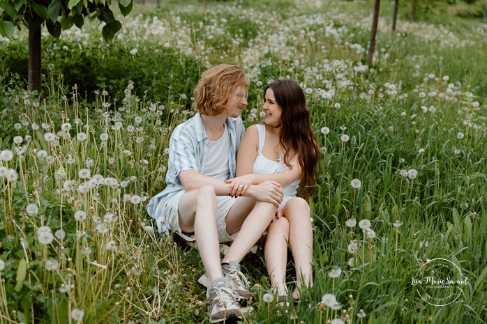 Urban engagement photos. Canal engagement photos. Séance photo de fiançailles à Montréal. Montreal engagement photos. Photographe de mariage à Montréal. Montreal wedding photographer. Séance photo Canal de Lachine. Lachine Canal photoshoot. Parc des Éclusiers.