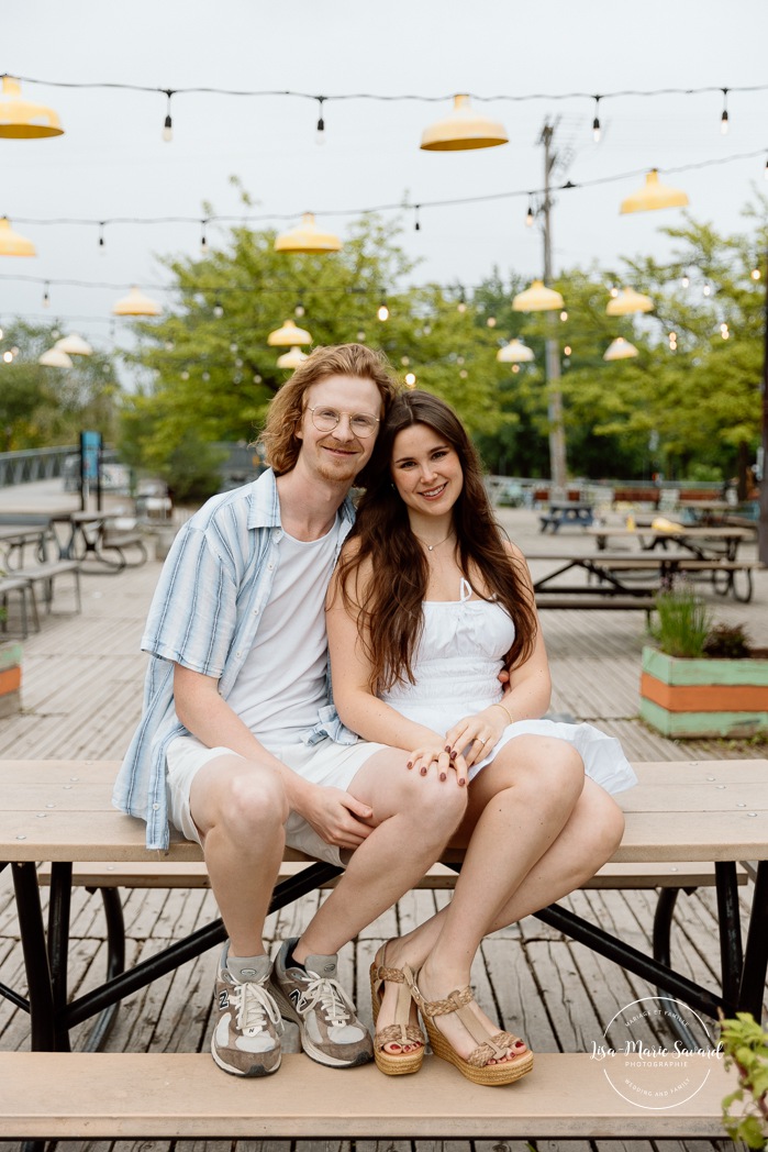 Urban engagement photos. Flower market engagement photos. Séance photo de fiançailles à Montréal. Montreal engagement photos. Photographe de mariage à Montréal. Montreal wedding photographer. Place du Marché Atwater.