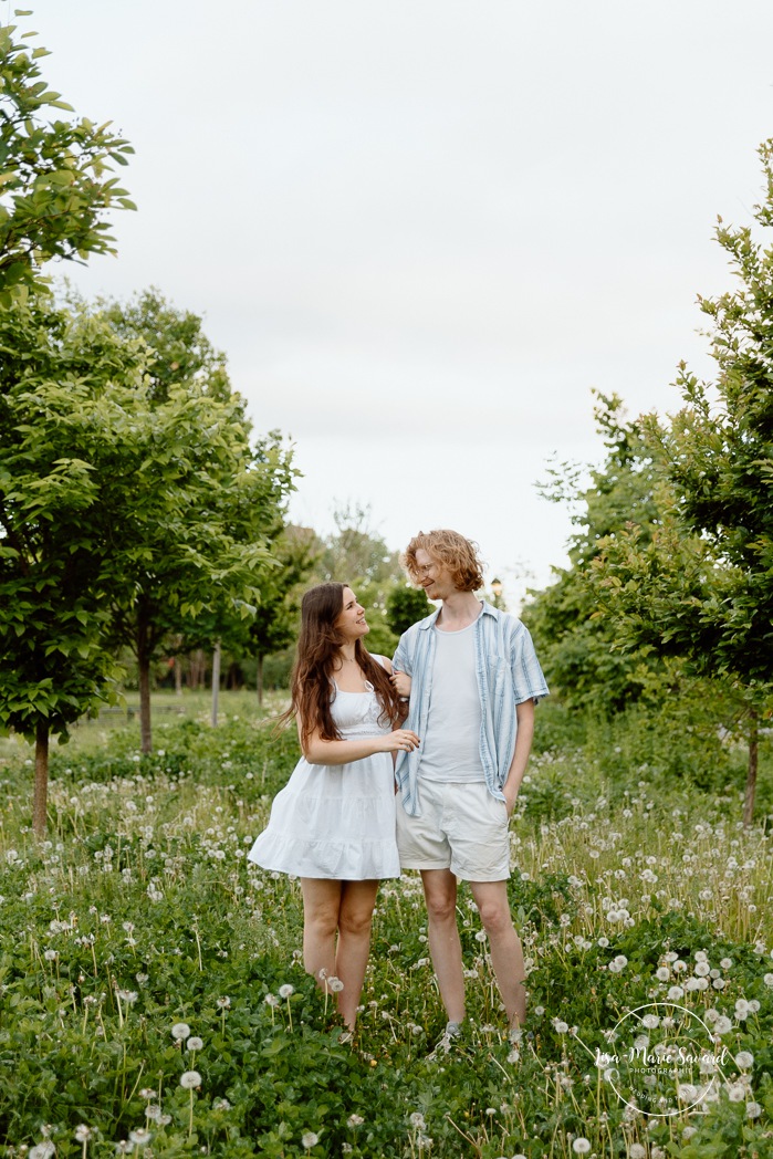 Urban engagement photos. Canal engagement photos. Séance photo de fiançailles à Montréal. Montreal engagement photos. Photographe de mariage à Montréal. Montreal wedding photographer. Séance photo Canal de Lachine. Lachine Canal photoshoot. Parc des Éclusiers.