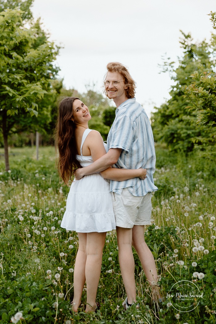 Urban engagement photos. Canal engagement photos. Séance photo de fiançailles à Montréal. Montreal engagement photos. Photographe de mariage à Montréal. Montreal wedding photographer. Séance photo Canal de Lachine. Lachine Canal photoshoot. Parc des Éclusiers.