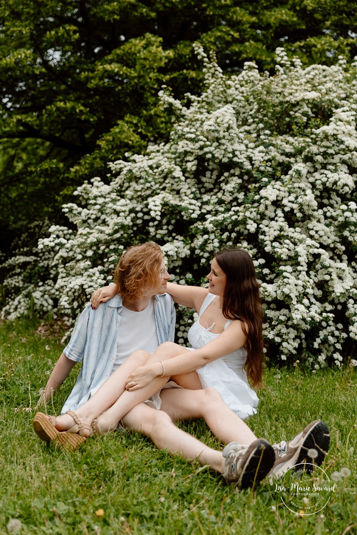 Urban engagement photos. Canal engagement photos. Séance photo de fiançailles à Montréal. Montreal engagement photos. Photographe de mariage à Montréal. Montreal wedding photographer. Séance photo Canal de Lachine. Lachine Canal photoshoot.