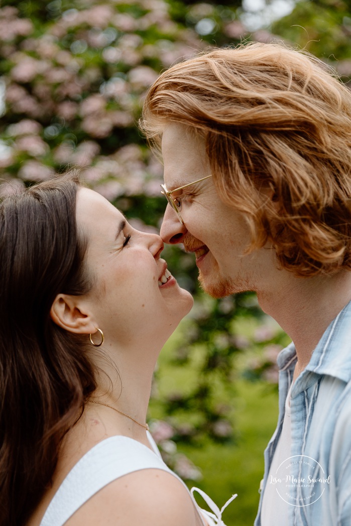 Urban engagement photos. Canal engagement photos. Séance photo de fiançailles à Montréal. Montreal engagement photos. Photographe de mariage à Montréal. Montreal wedding photographer. Séance photo Canal de Lachine. Lachine Canal photoshoot.