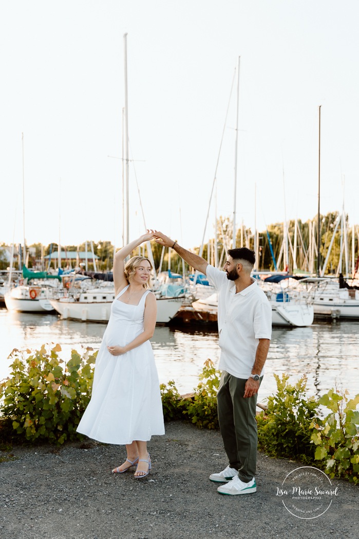Sailboat maternity photos. Yacht club maternity photos. Marina maternity photos. Photographe à Pointe-Claire. Photos de maternité dans le West Island. Pointe-Claire photographer. West Island maternity photographer.