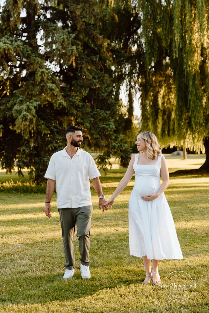 Riverbanks maternity photos. Waterfront maternity photos. Photographe à Pointe-Claire. Photos de maternité dans le West Island. Pointe-Claire photographer. West Island maternity photographer. Parc Edgewater. Edgewater Park.