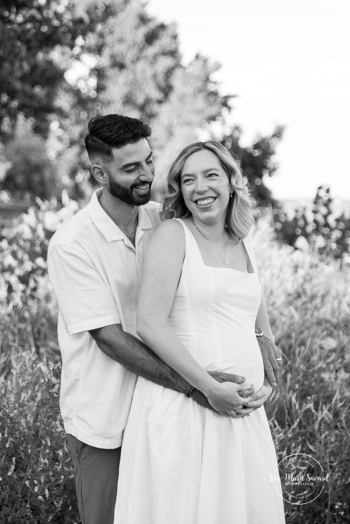 Riverbanks maternity photos. Waterfront maternity photos. Photographe à Pointe-Claire. Photos de maternité dans le West Island. Pointe-Claire photographer. West Island maternity photographer. Parc Edgewater. Edgewater Park.
