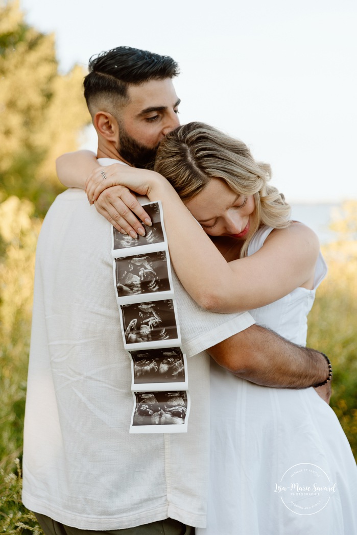 Riverbanks maternity photos. Waterfront maternity photos. Photographe à Pointe-Claire. Photos de maternité dans le West Island. Pointe-Claire photographer. West Island maternity photographer. Parc Edgewater. Edgewater Park.