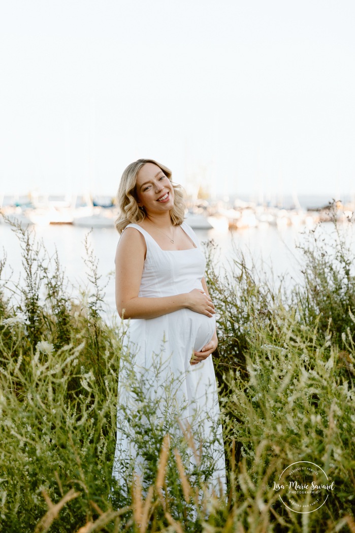 Sailboat maternity photos. Yacht club maternity photos. Marina maternity photos. Photographe à Pointe-Claire. Photos de maternité dans le West Island. Pointe-Claire photographer. West Island maternity photographer.