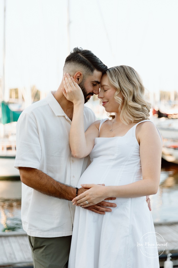 Sailboat maternity photos. Yacht club maternity photos. Marina maternity photos. Photographe à Pointe-Claire. Photos de maternité dans le West Island. Pointe-Claire photographer. West Island maternity photographer.
