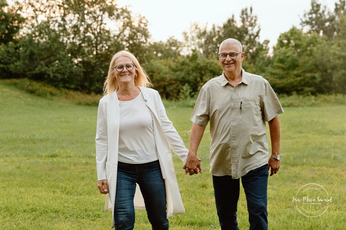 Family photos with adult children. Extended family photos. Photos de famille avec enfants adultes à Montréal. Montreal family photos with adult children. Photographe de famille élargie à Montréal. Montreal extended family photographer.