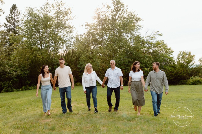 Family photos with adult children. Extended family photos. Photos de famille avec enfants adultes à Montréal. Montreal family photos with adult children. Photographe de famille élargie à Montréal. Montreal extended family photographer.