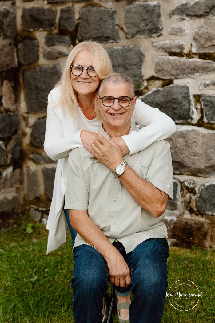 Family photos with adult children. Extended family photos. Photos de famille avec enfants adultes à Montréal. Montreal family photos with adult children. Photographe de famille élargie à Montréal. Montreal extended family photographer.