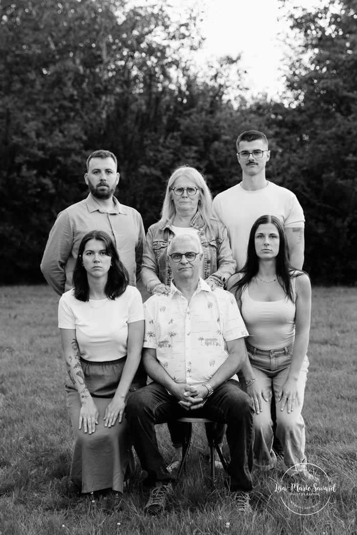 Family photos with adult children. Extended family photos. Photos de famille avec enfants adultes à Montréal. Montreal family photos with adult children. Photographe de famille élargie à Montréal. Montreal extended family photographer.